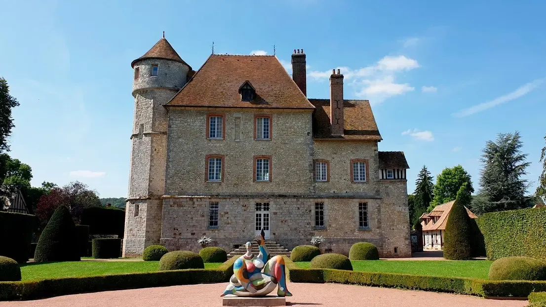 Château de Vascœuil près du Domaine Majorelle
