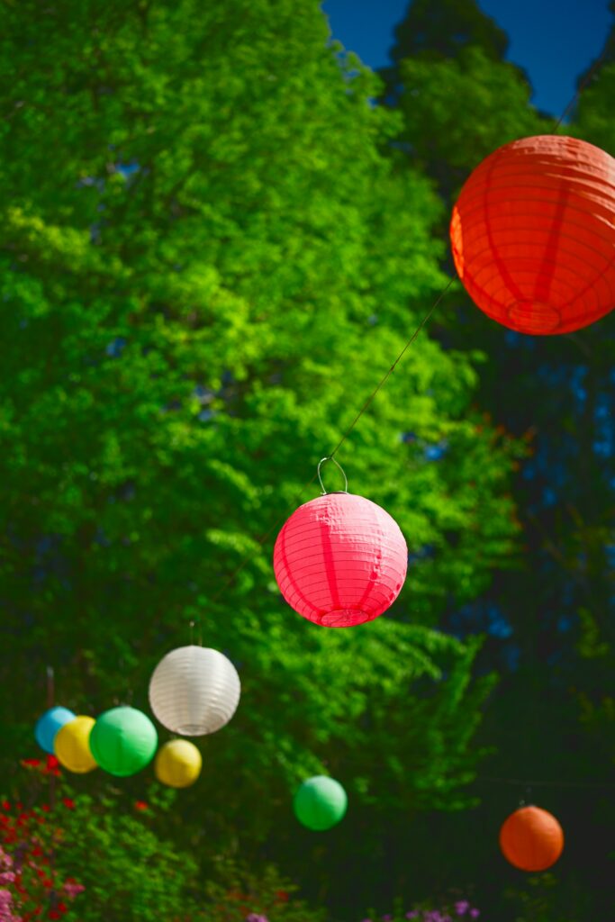 Anniversaire dans le jardin du Domaine Majorelle, ambiance conviviale en Normandie