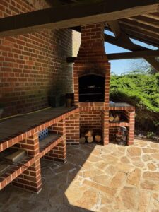 Barbecue avec petite cuisine d'été pour profiter d'un repas extérieur